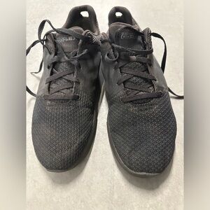 Men’s size 11 Skechers black gently worn great for work